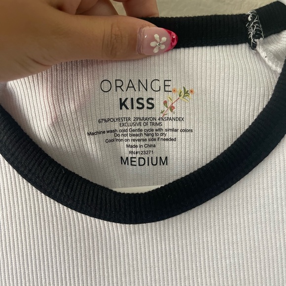 Black and White Cropped Star T shirt - Picture 3 of 4